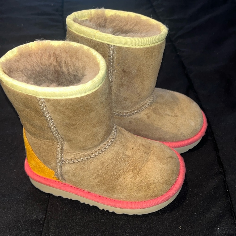 Toddler UGG Boots - Chestnut ￼